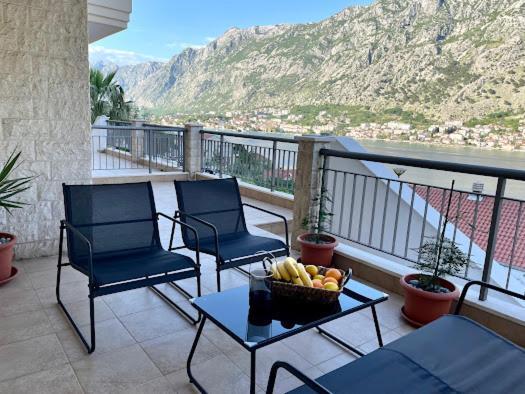 J&M Apartment Kotor Eksteriør bilde
