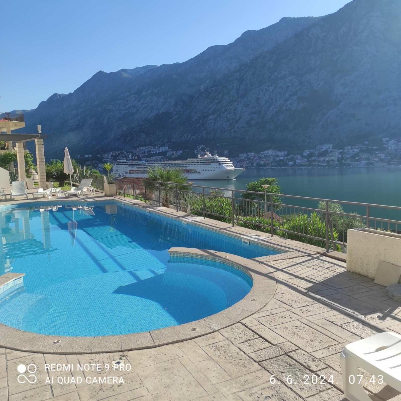 J&M Apartment Kotor Eksteriør bilde